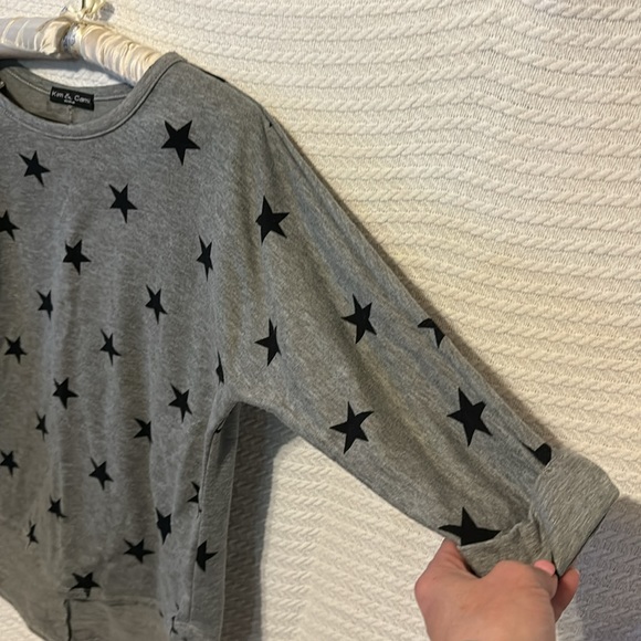 Kim and Cami half way long sleeve gray shirt with black stars size medium women - Picture 4 of 7